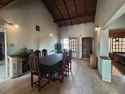 VENTA CASA 3 AMBIENTES MONTEGRANDE COCHERA Y PATIO