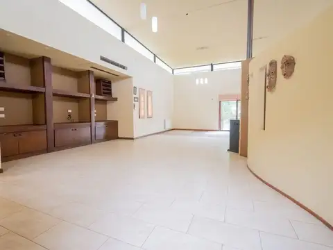 Casa en Venta con 3 cocheras