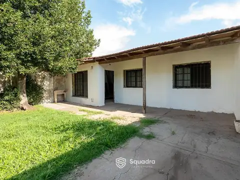 VENTA | PERMUTA - Casa de 3 dormitorios con gran patio verde -  Soldini. APTO CRÉDITO.