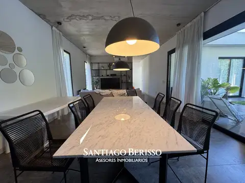 Casa 5 ambientes con 3 baños
