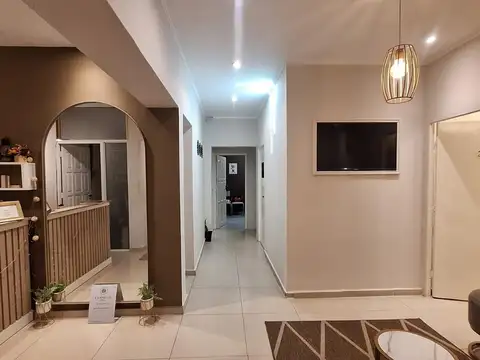 Oficina 6 ambientes con 2 baños