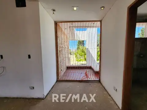 Casa 8 ambientes con 3 baños