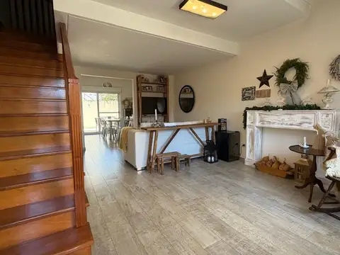 Casa 5 ambientes con 2 baños