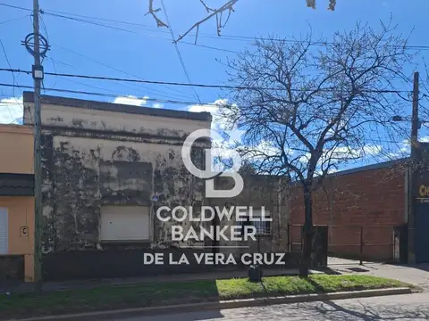 casa con gran terreno- potencial comercial en San Justo