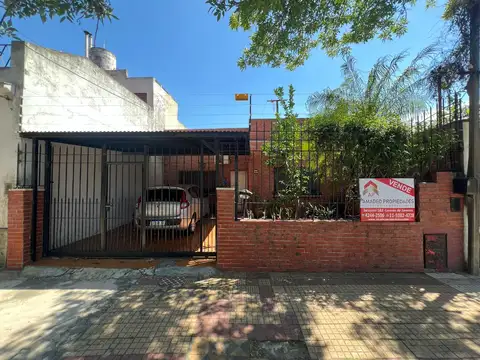 Casa 4 amb con cochera, patio y terraza. Ubicada en Riobamba 900 Temperley