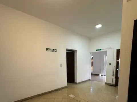 LOCAL COMERCIAL EN ALQUILER - CORRIENTES AL 800 - BARRIO NORTE