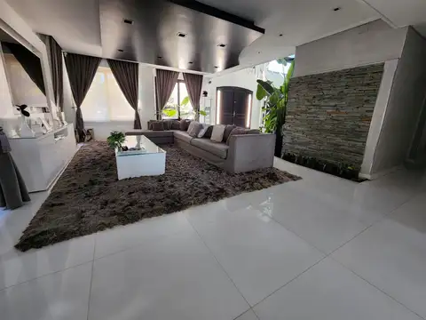 Casa en Alquiler de 4 dormitorios