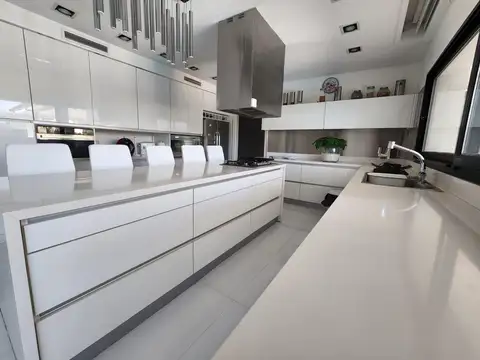 Casa en  Barrio cerrado El Yacht al rio, 7 ambientes, Nordelta, Tigre.