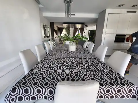 Casa 7 ambientes con 4 baños