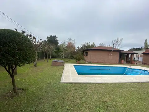Casa en Venta con 2 cocheras