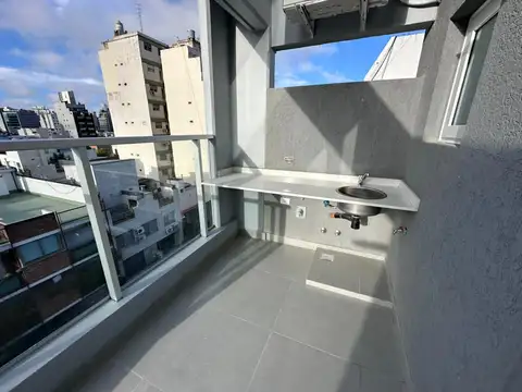 DEPARTAMENTO MONOAMBIENTE DIVISIBLE A ESTRENAR AL FRENTE CON BALCÓN TERRAZA Y PARRILLA