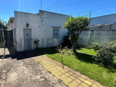 CASA 3 AMBIENTES C/COCHERA Y PATIO HAEDO MORON