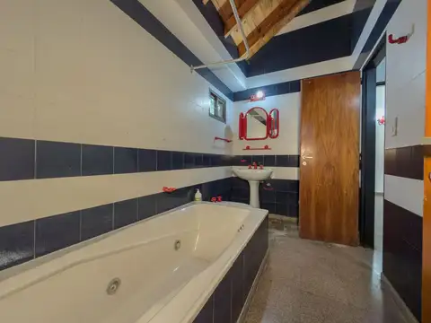 Casa en venta, Sicardi. 3 dormitorios y parque