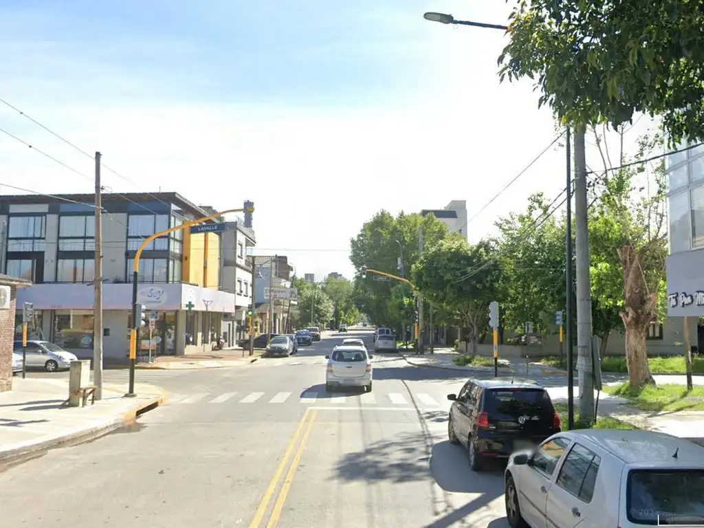 Zapiola e/ Lavalle y Maipu