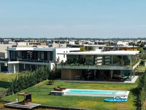 Casa 6 ambientes con 5 baños