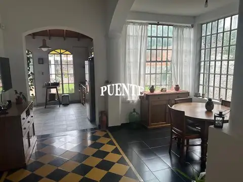 Casa en Venta con 2 cocheras