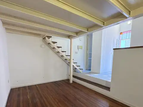Depto Tipo Casa en Alquiler en Abasto, $ 590.000