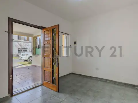 calle 44 entre 9 y 10 800, Piso 0
