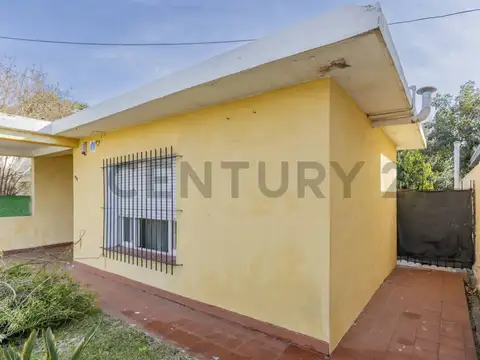 CASA EN VENTA EN VILLA ELISA CON 2 DORMITORIOS