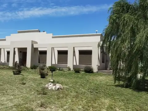 VENTA/TORNQUIST/CASA/4 HAB/GARAGE/PISCINA