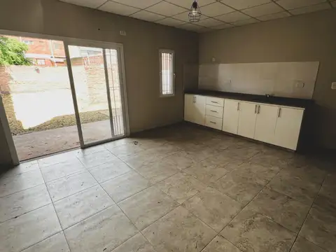 Casa 3 ambientes con 2 baños