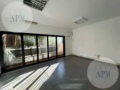 Oficina 6 ambientes con 2 baños