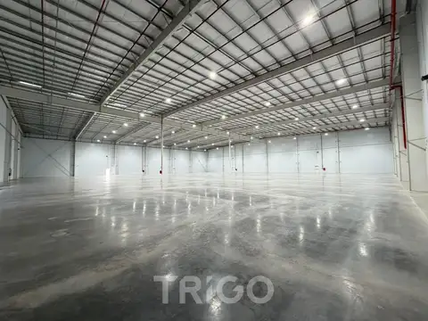 Nave de 4.500m2 mas 300m2 de oficina  en alquiler Acceso Oeste y Camino del Buen Ayre Predio cerrado