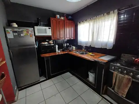 CASA EN VENTA CON PATIO Y COCHERA APTA CREDITO