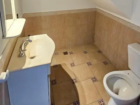 Casa 4 ambientes con 2 baños