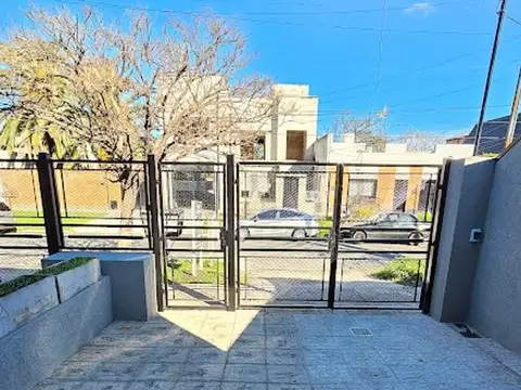 Gobernador Udaondo 700
