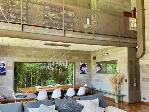 Casa en Venta con 5 cocheras