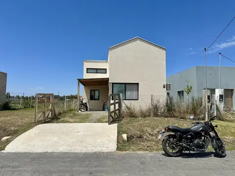 Casa 5 ambientes con 2 baños