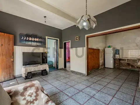 PH tipo casa 3 Ambientes con Patio, Jardín y Terraza en Wilde – Sin Expensas – Gran Potencial a Reac