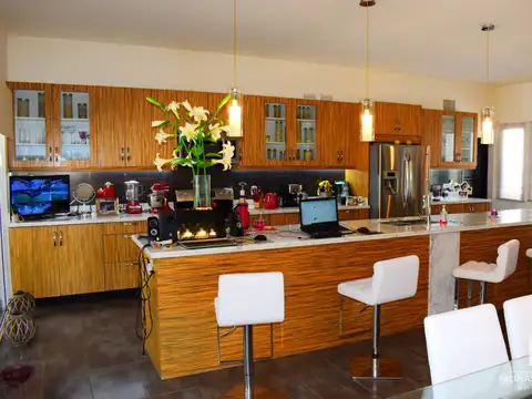 Casa en Alquiler Temporal en Pinares, USD 11.000