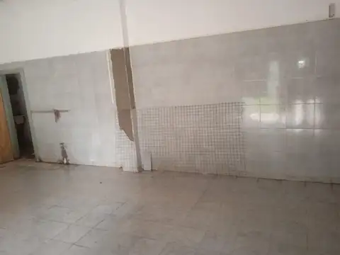 Local en Alquiler en Gonzalez Catan, $ 400.000
