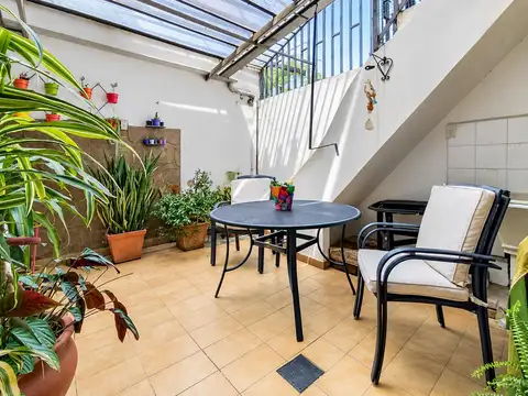 VENTA | PERMUTA - CASA 2 DORMITORIOS CON COCHERA - BARRIO BELGRANO