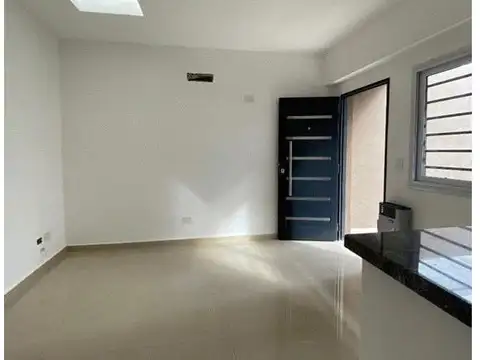 Av Pte H Yrigoyen 1900, Piso PB