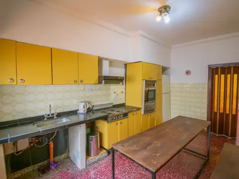 Casa 6 ambientes con 4 baños