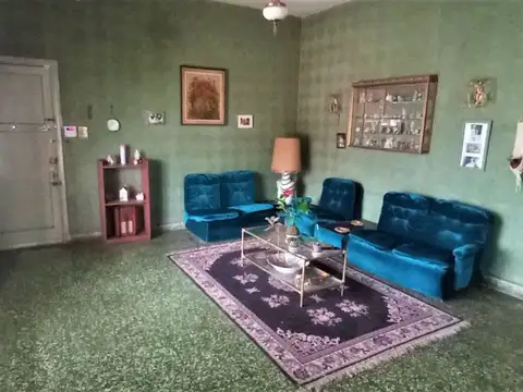 Casa 6 ambientes con 2 baños