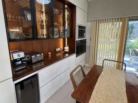 Hermosa casa quinta a metros de Acceso Lebensohn