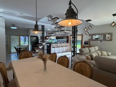 Hermosa casa quinta a metros de Acceso Lebensohn