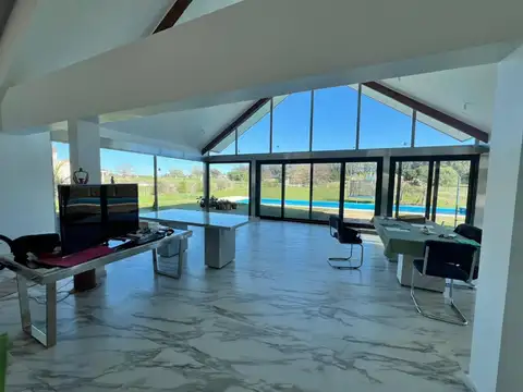 Casa 7 ambientes con 3 baños