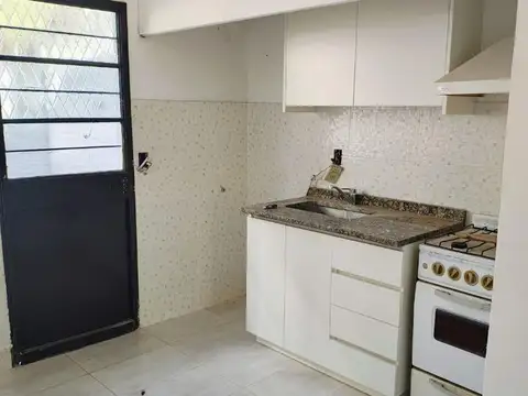 Depto Tipo Casa en Alquiler en Ramos Mejia, $ 400.000