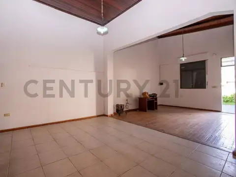 Casa 6 ambientes con 2 baños