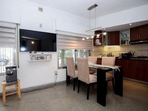 CASA EN VENTA 3 DORMITORIOS, COCHERA Y QUINCHO