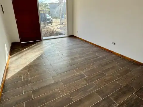 Casa 4 ambientes con 2 baños