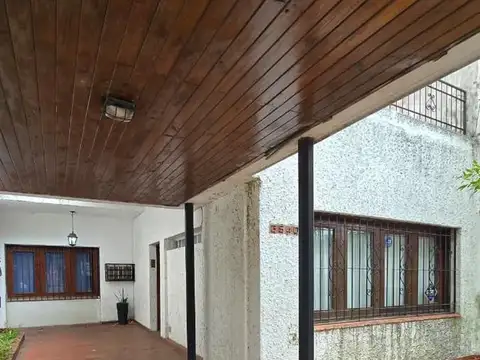 Casa 6 ambientes con 2 baños