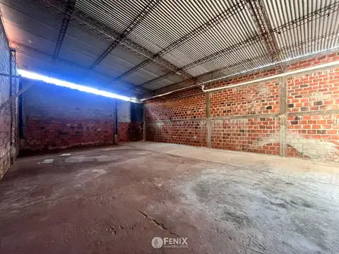 LCF A181 - ALQUILER - GALPÓN EN ZONA COMERCIAL SOBRE AV. QUARANTA