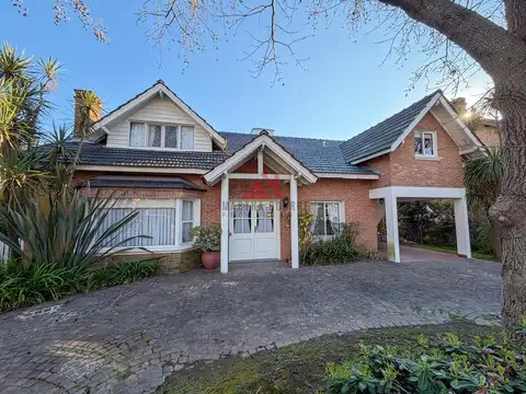 Casa 5 ambientes con 3 baños