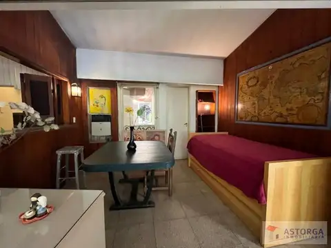 Casa en Alquiler con 2 cocheras
